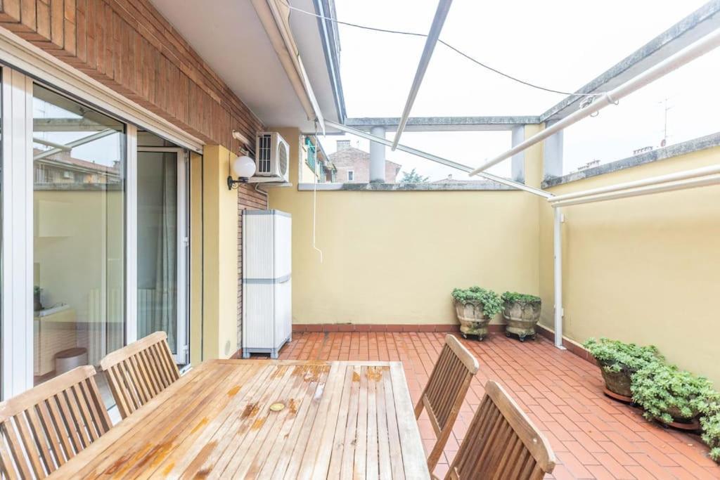 Tiarini 14 Appartement Bologna Buitenkant foto
