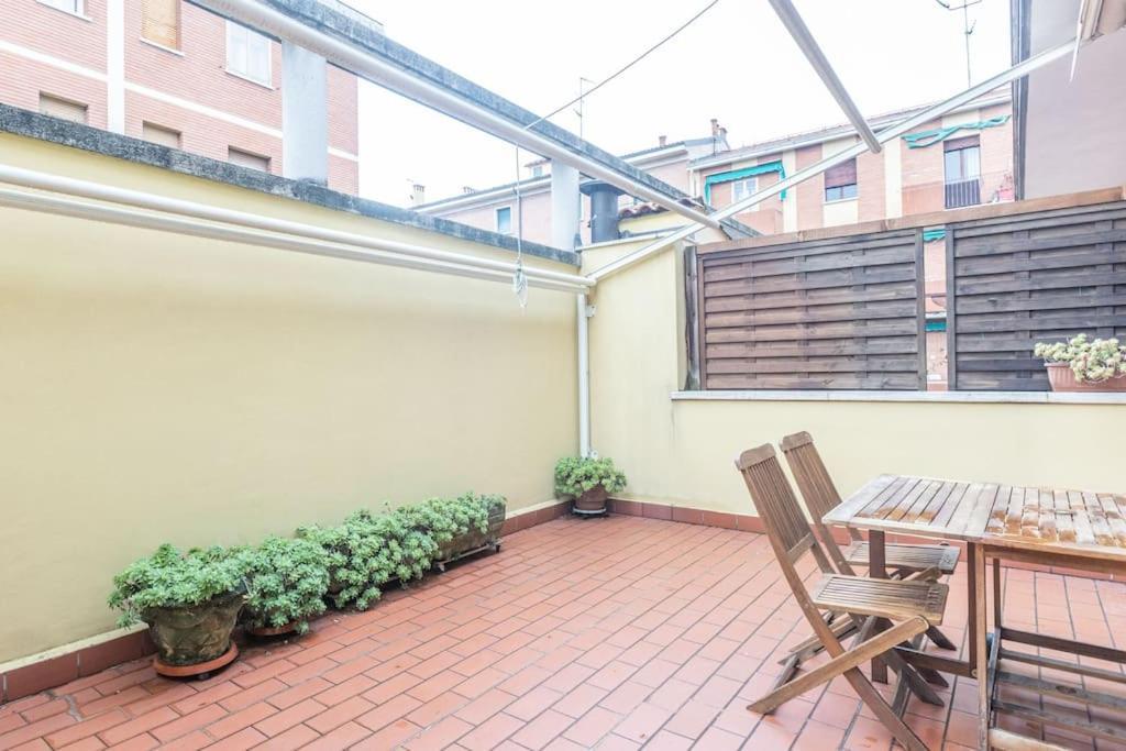 Tiarini 14 Appartement Bologna Buitenkant foto